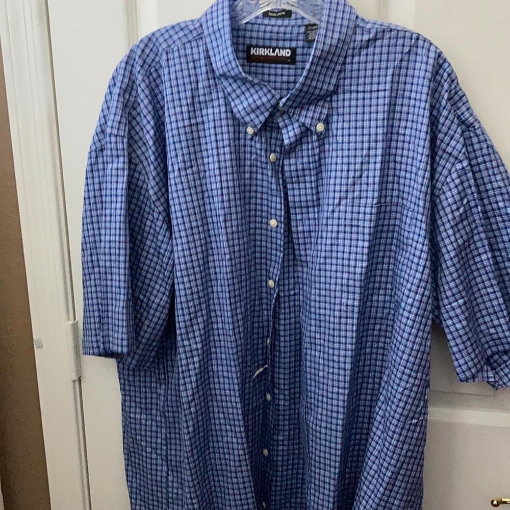 FINAL MARKDOWN Men’s Short-sleeved Kirkland Signature Shirt (XXL)